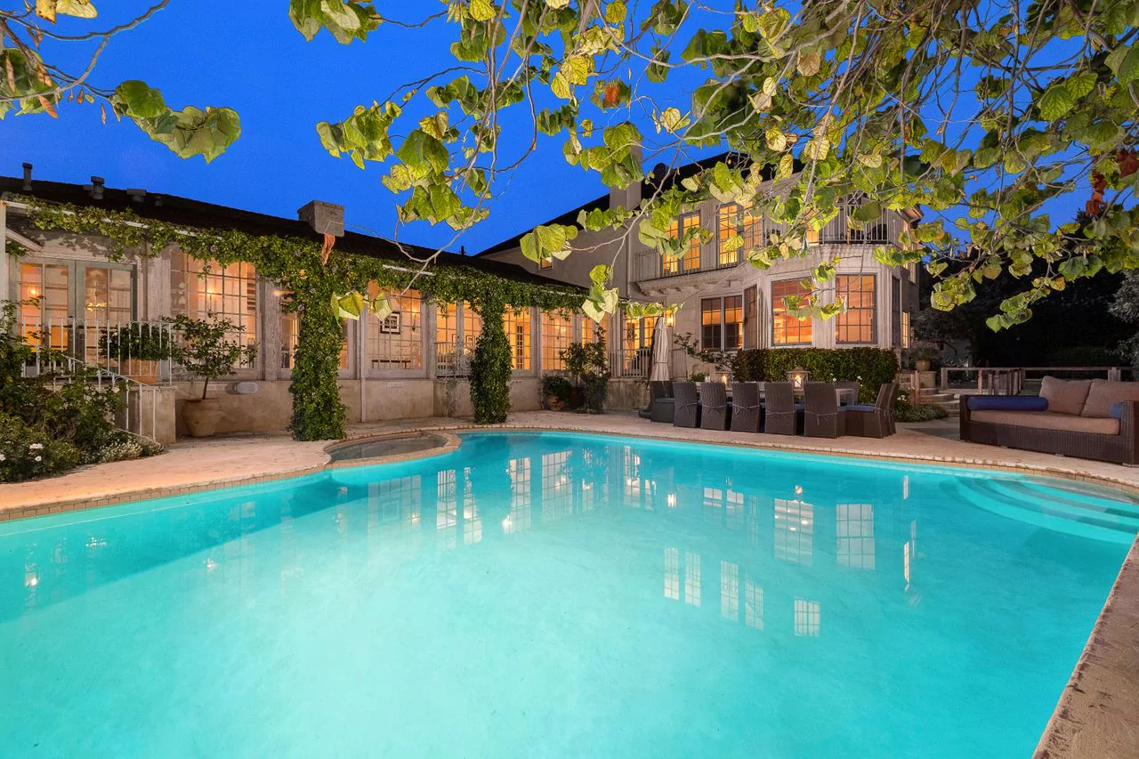 526 AMALFI DR.