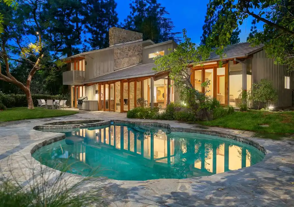 1238 BENEDICT CANYON